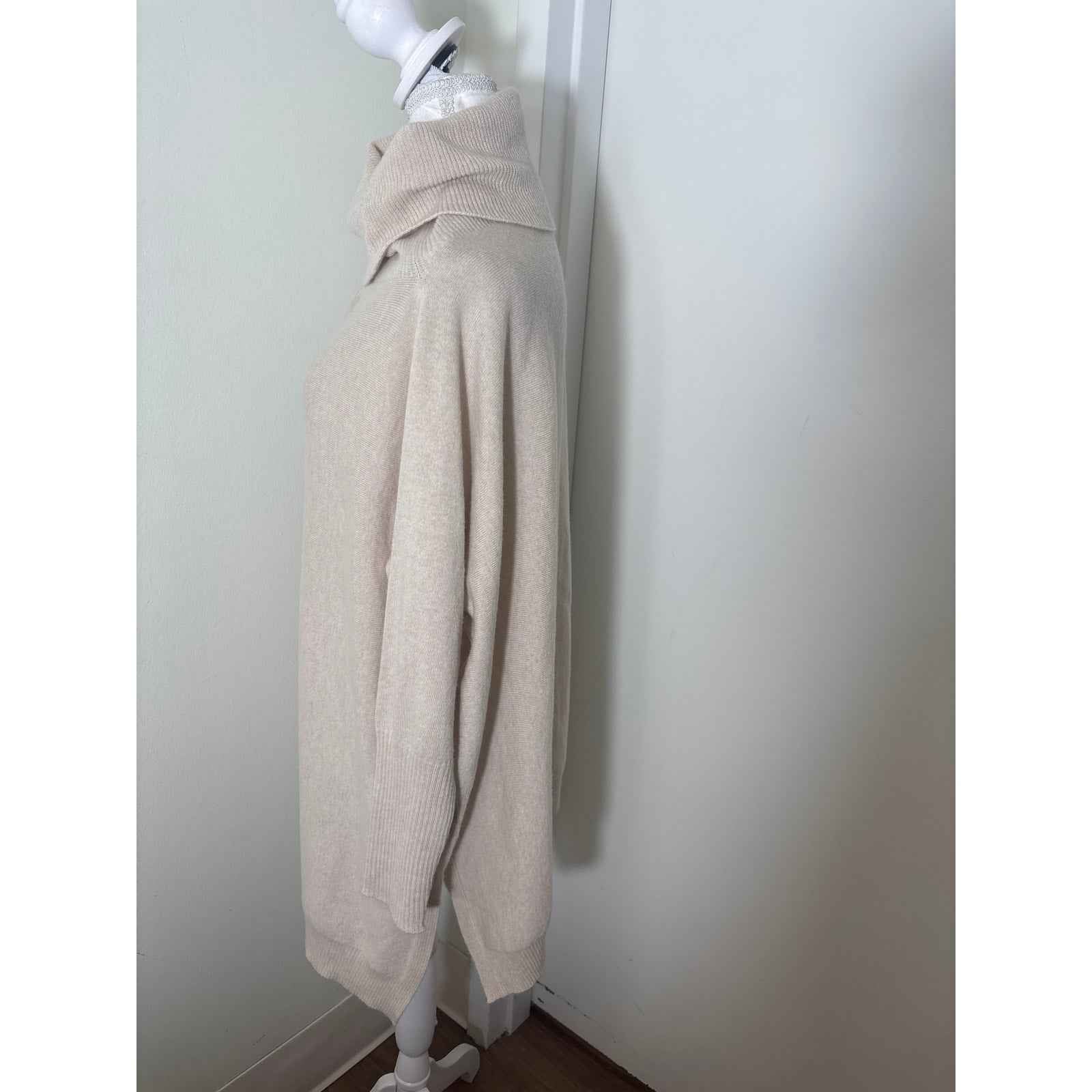 Highlands NC Cream Cashmere Oversize Turtuleneck One size