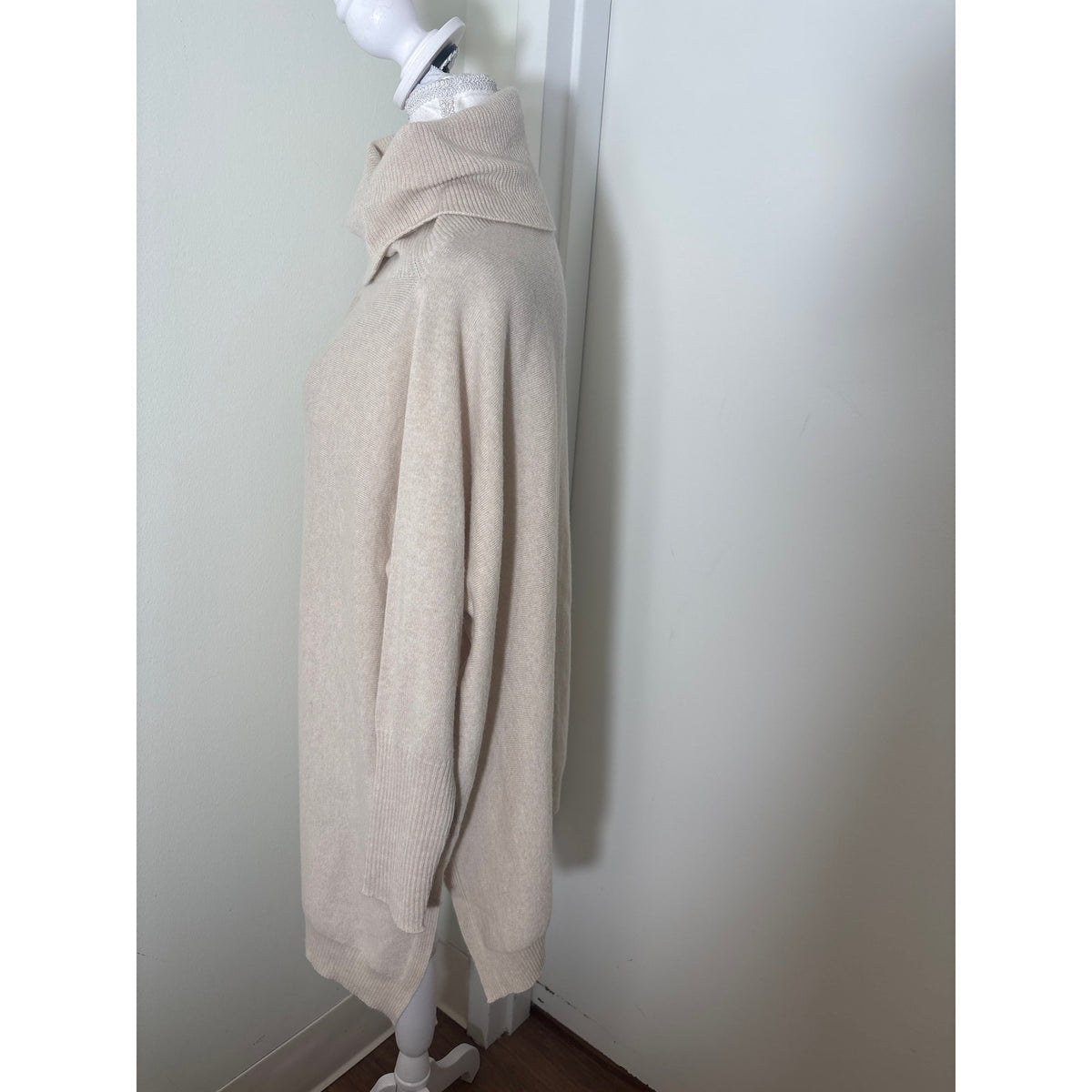 Highlands NC Cream Cashmere Oversize Turtuleneck One size