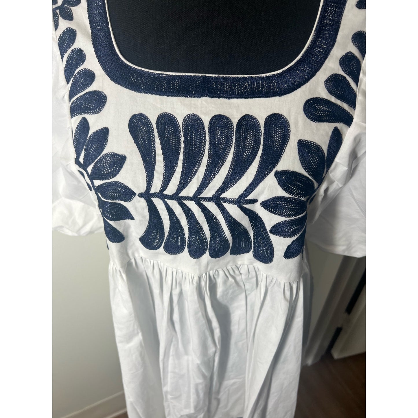NWT Bella Tu Bubble Sleeve Knee Length Dress size small
