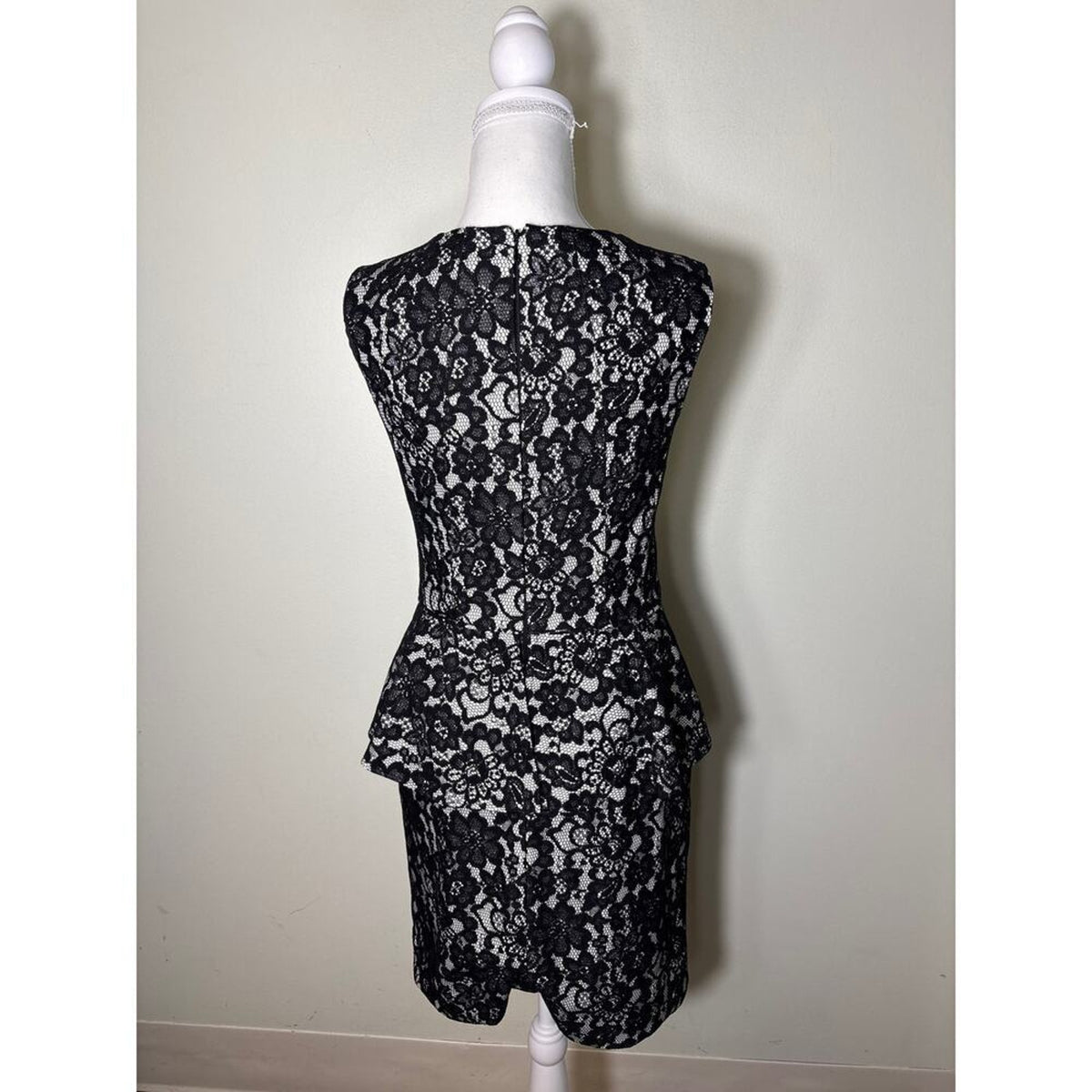 Shoshanna White Black Lace Peplum Dress Size 4