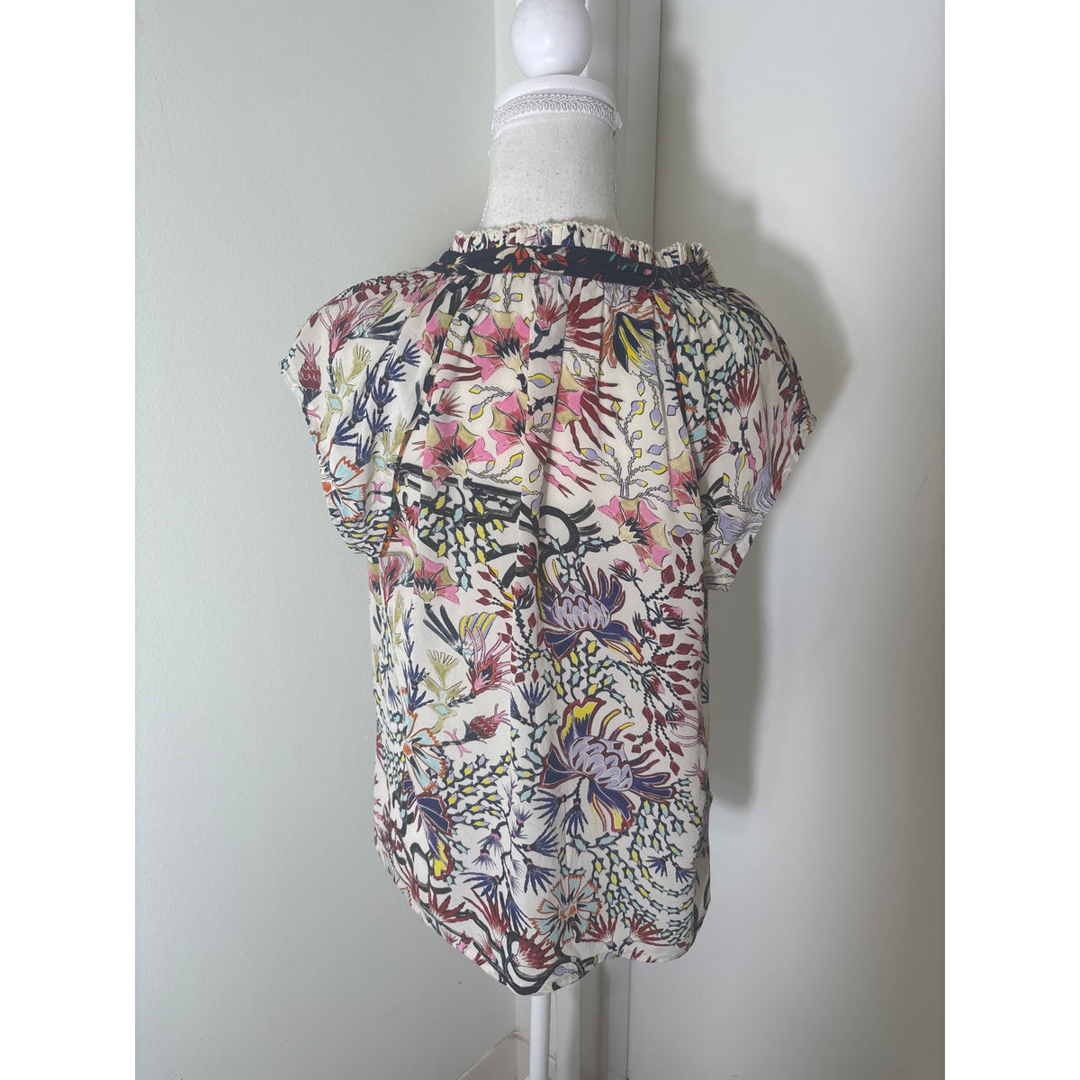 Mariacher Tie Neck Floral Sleevless Ruffled Neck Blouse Sz S