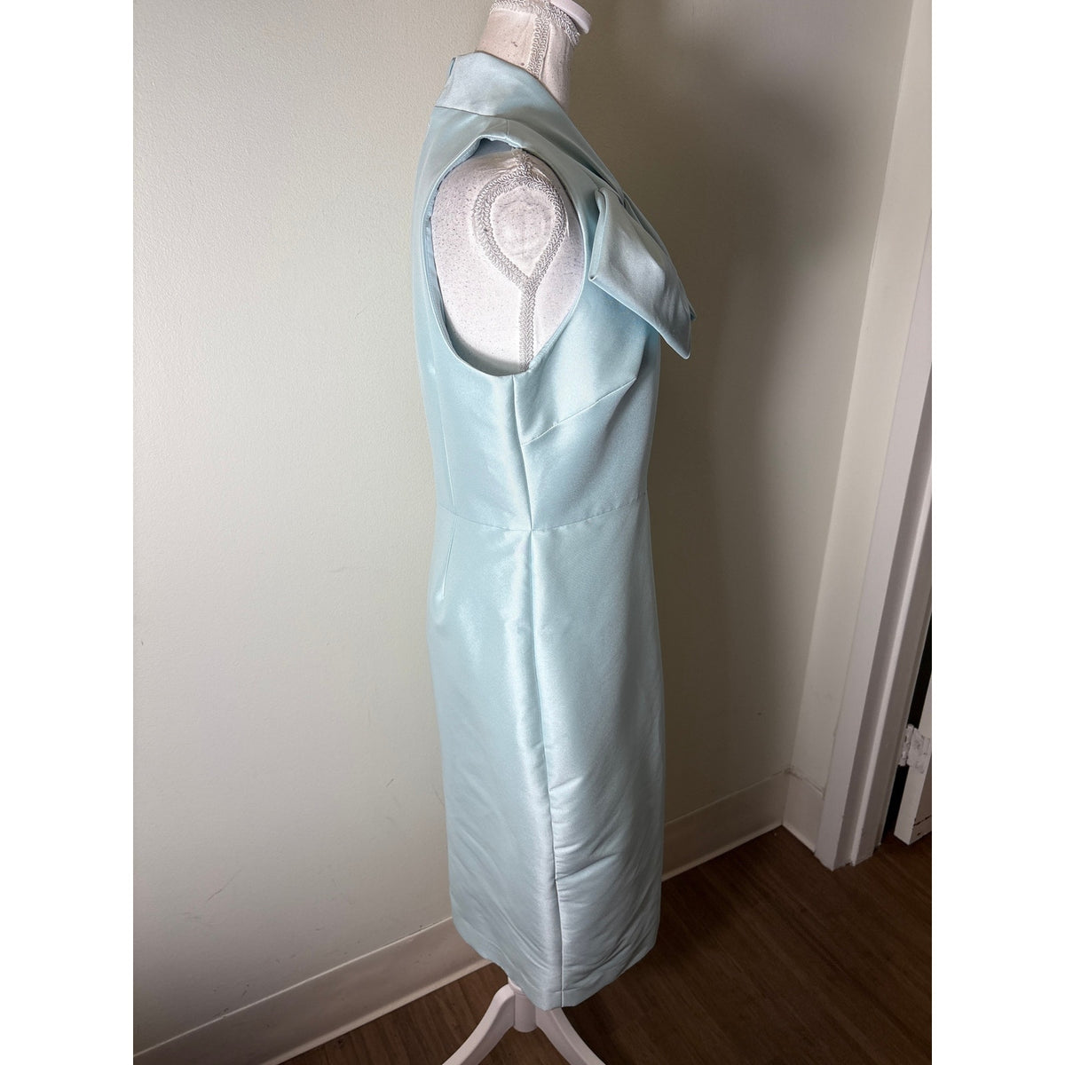 Badgley Mischka Light Blue Sleeveless Midi Sheath Dress Sz 6