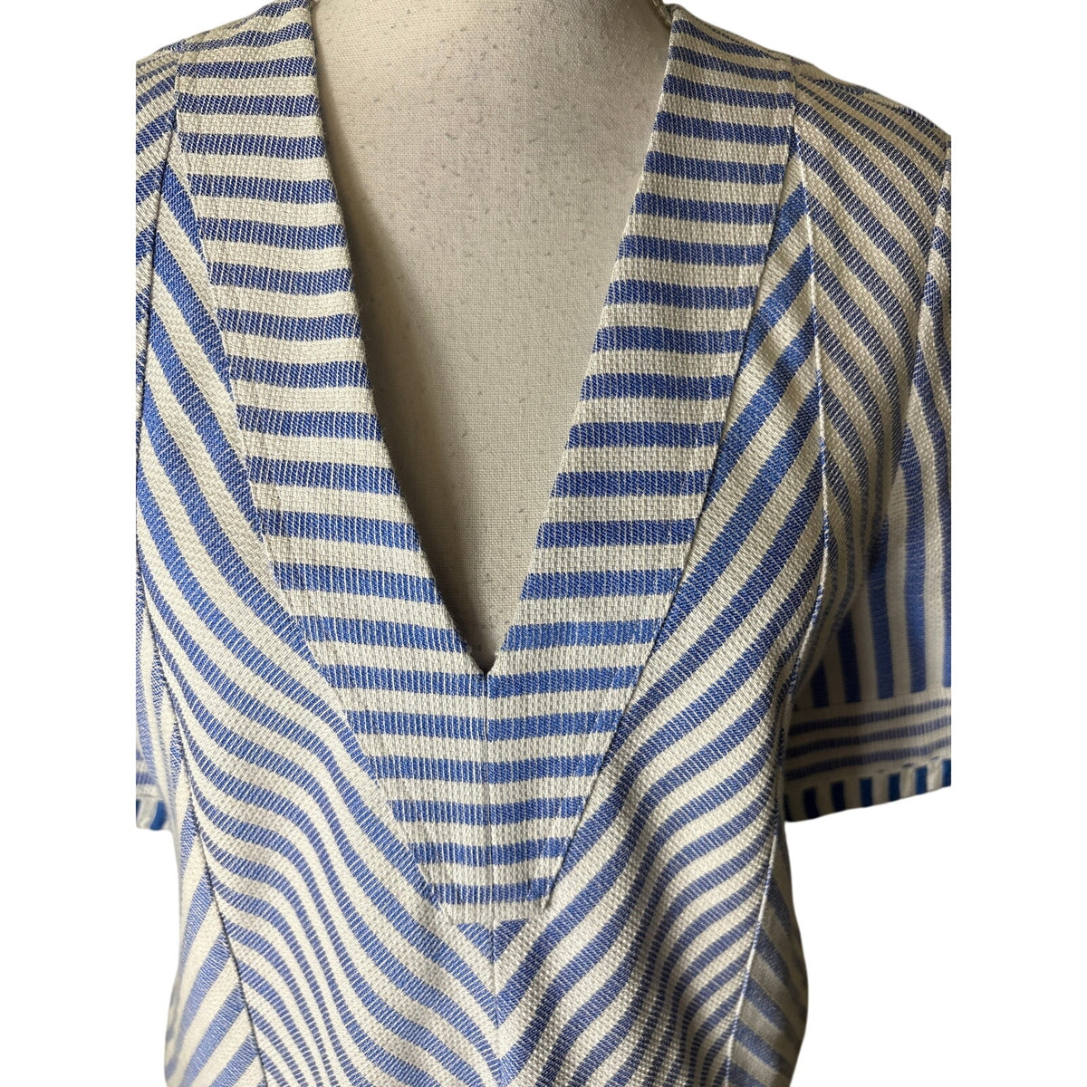 Hunter Bell Cornflower Blue and White Deep V Shift Dress Sz S
