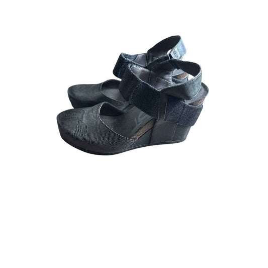 OTBT Black Wedge Strap Sandal Sz 8