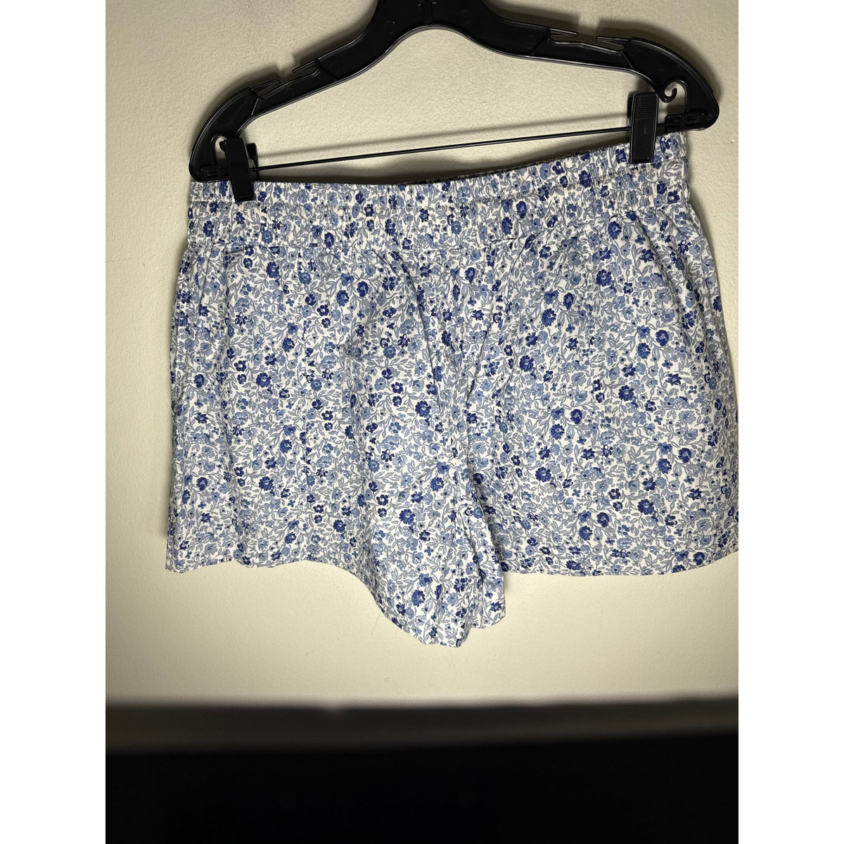 A Piece A Part Blue Floral pull On Pajama Shorts Sz L