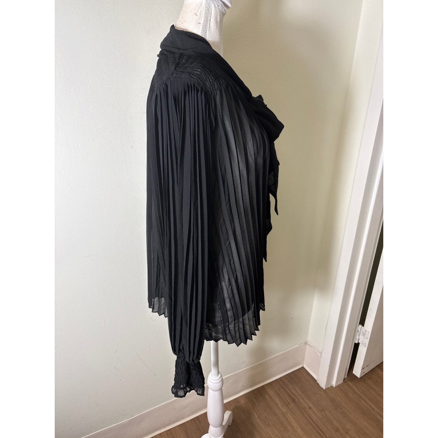 NWT Banana Republic Black Pleated Sheer Tie Neck Blouse Sz L