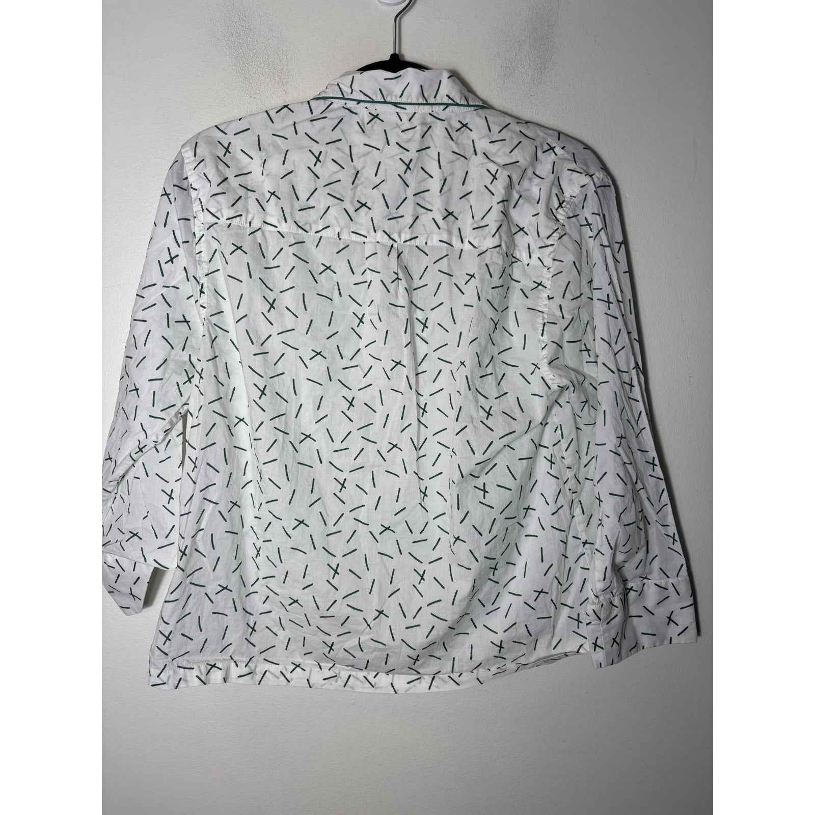 Lake White and Green Long Sleeve Button Up Cotton PJ Top Sz S