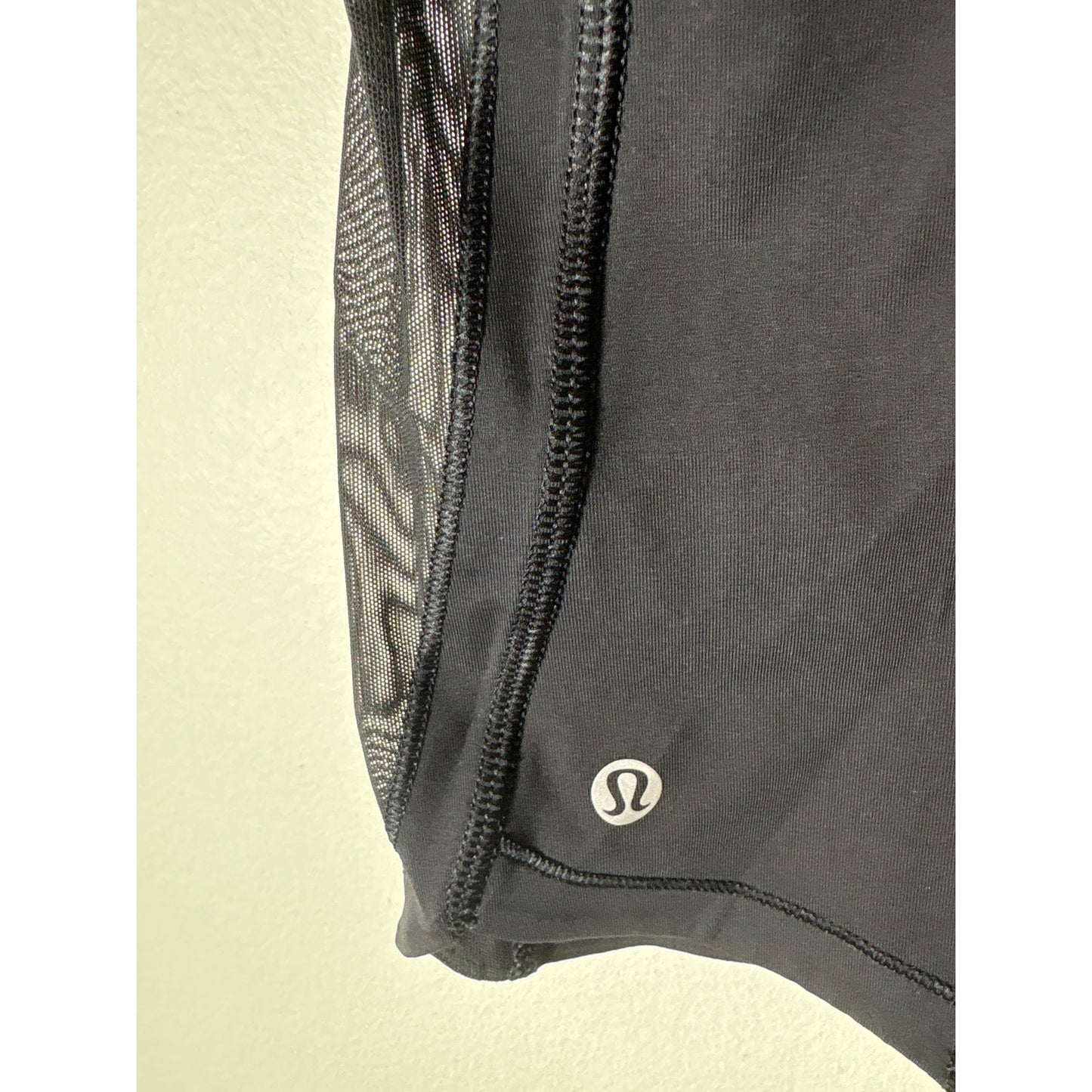 Lululemon Black Below The Knee Athletic Leggings Sz 6