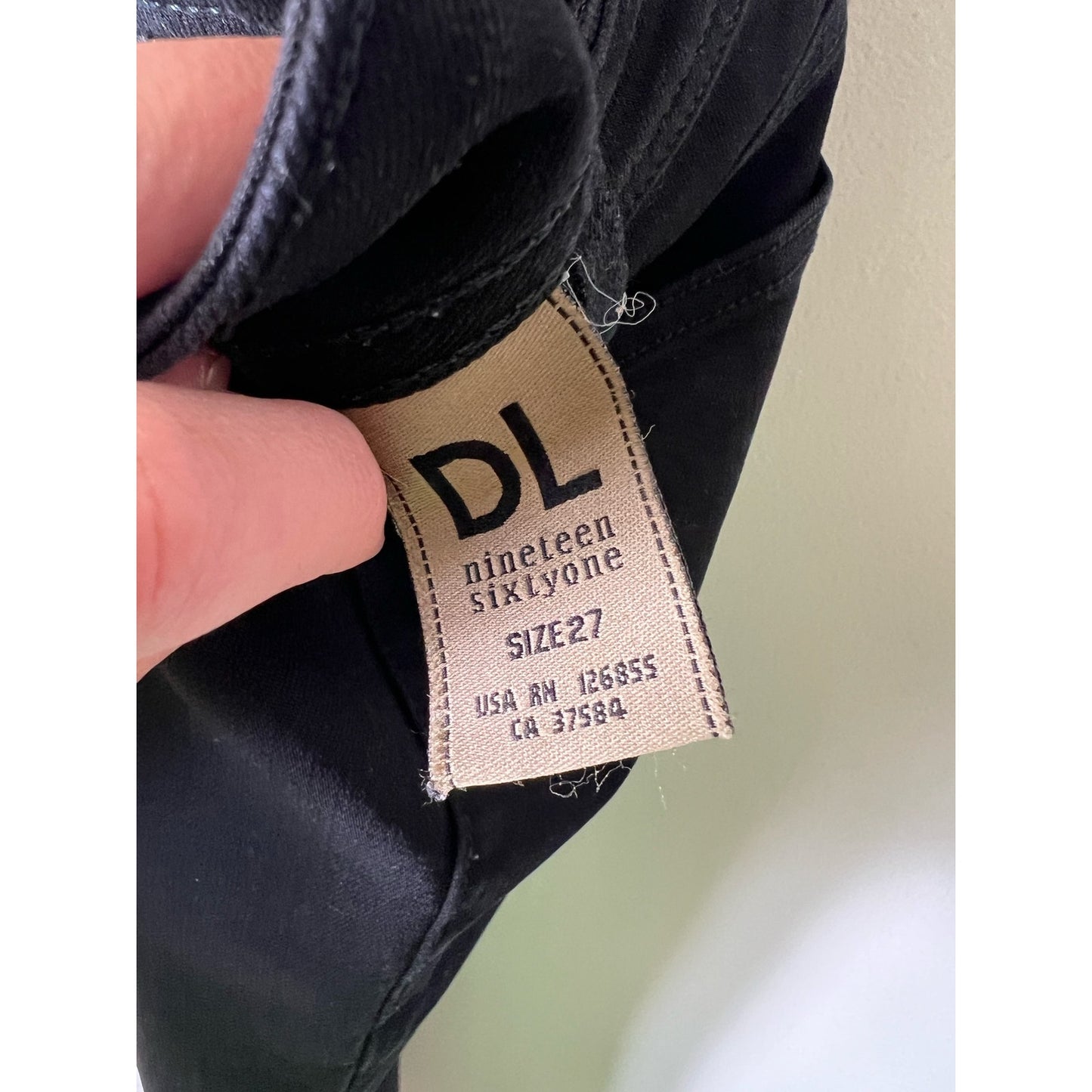 DL1961 Black Skinny Jeans Sz 27