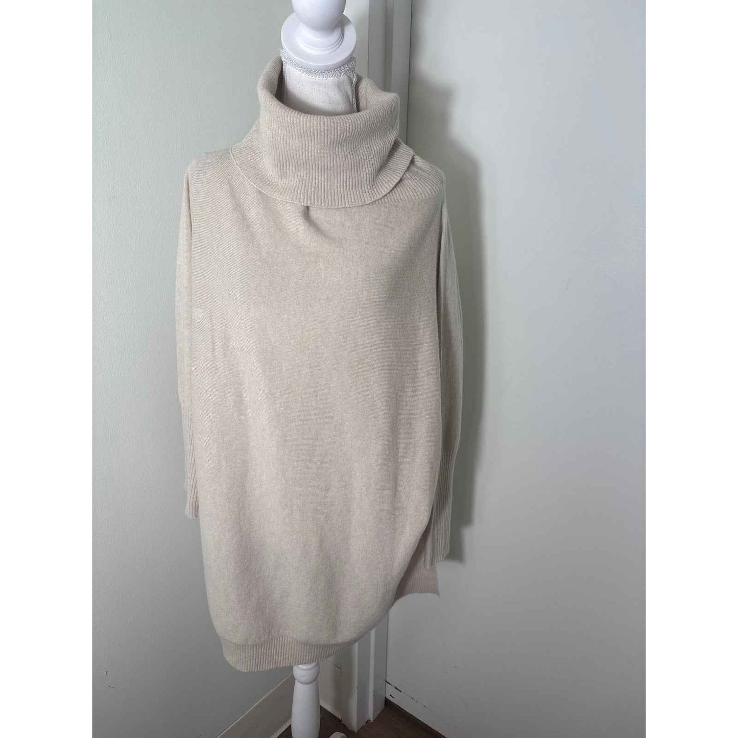 Highlands NC Cream Cashmere Oversize Turtuleneck One size