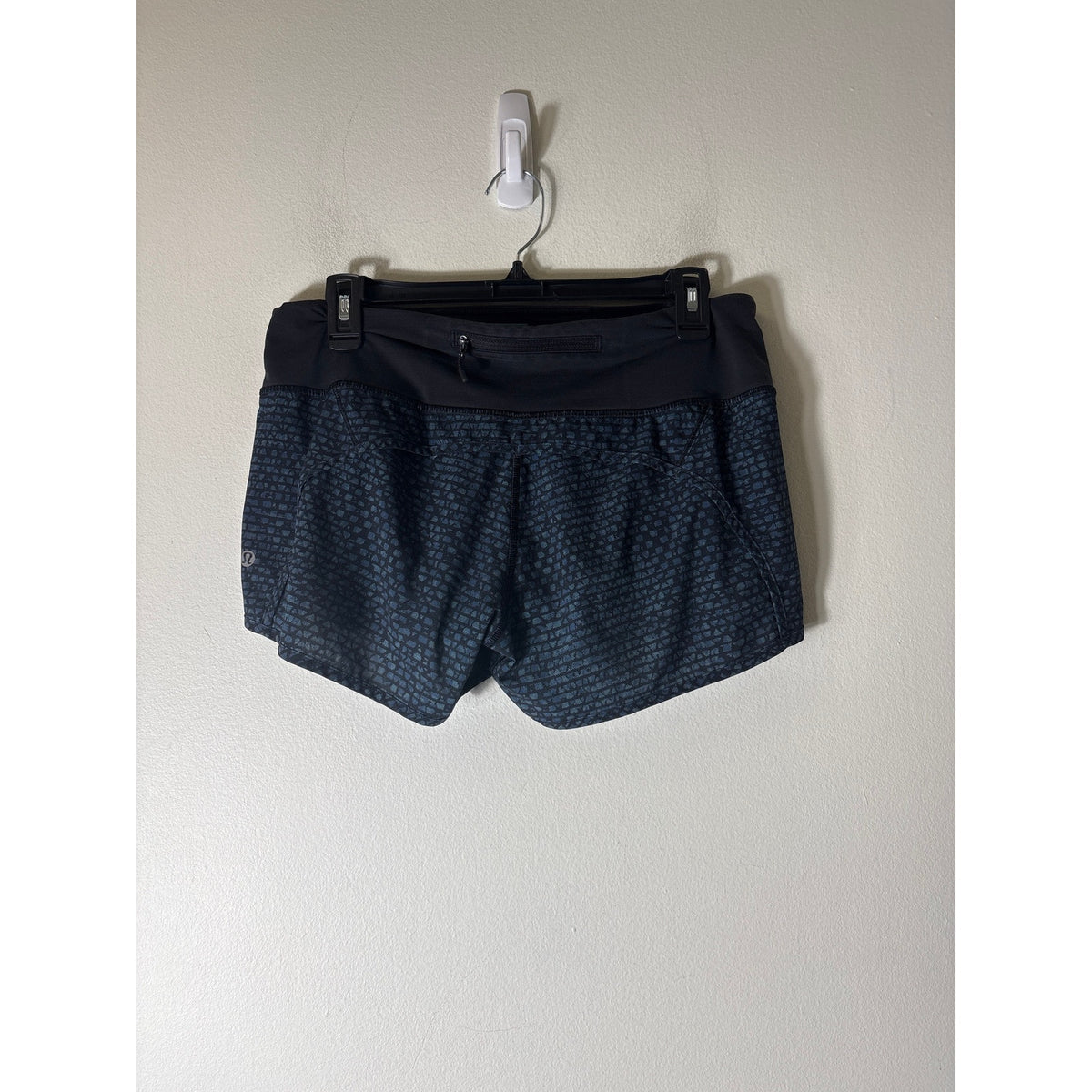 Lululemon Black and Dark Blue Athletic Shorts Sz 6