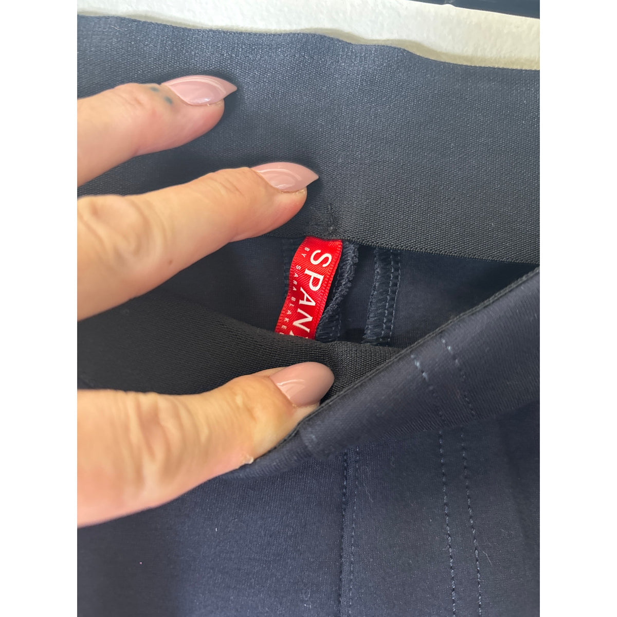 Spanx Navy Blue Straight Leg Pull On Ankle Pants sz M