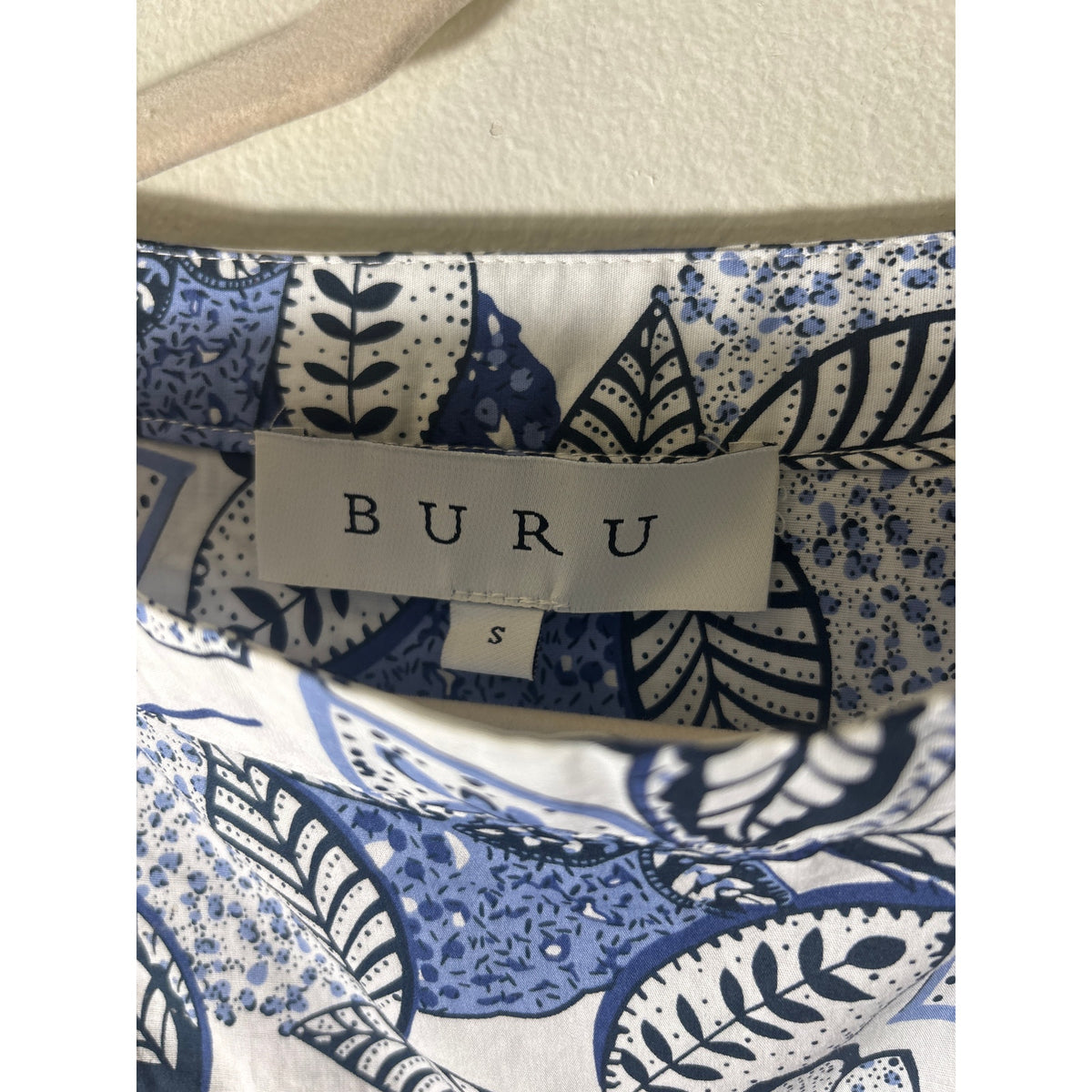 Buru Blue Leaf Gold Button Sleeve Top Sz S