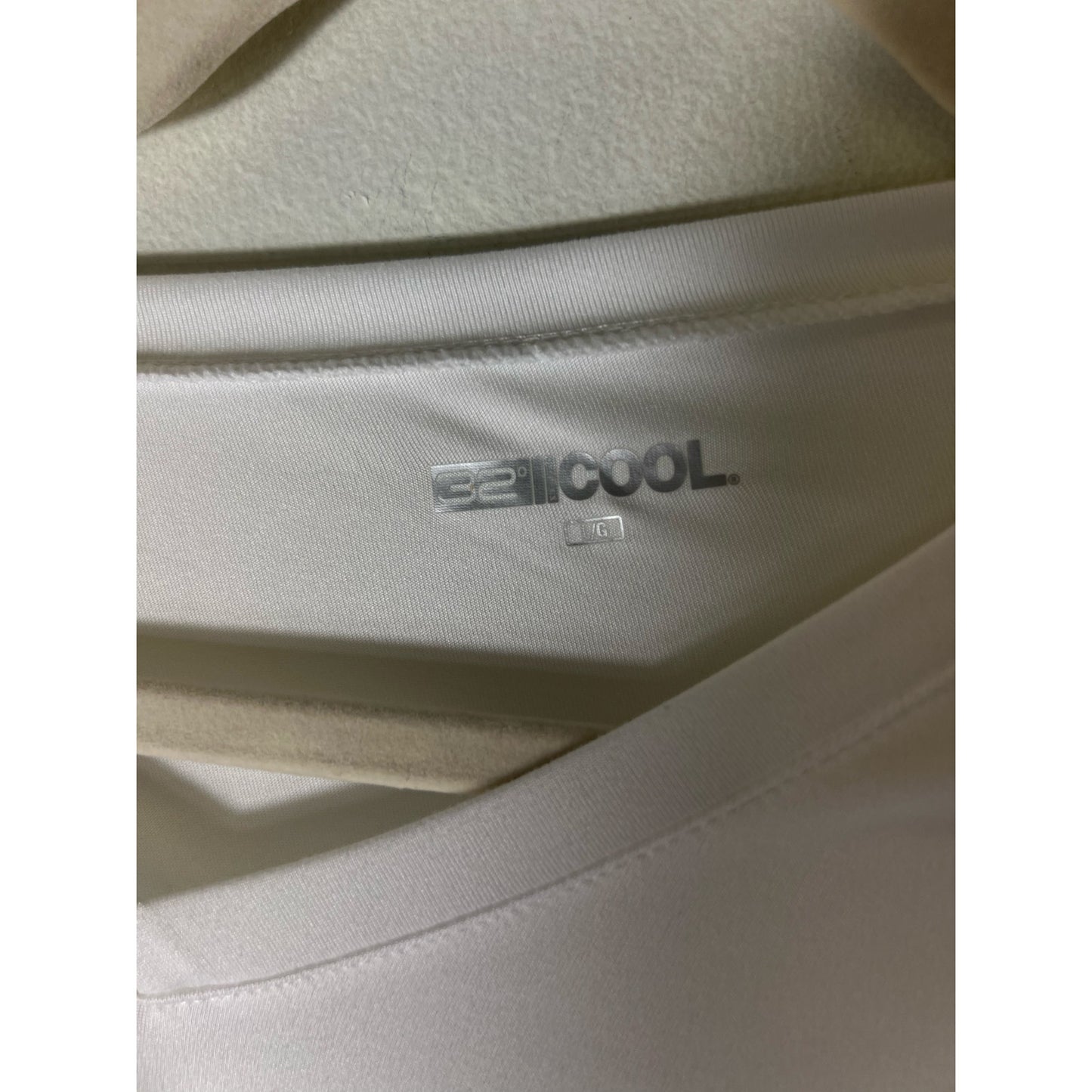 Bundle of 2-32 Degrees Cool White V-Neck Performance T-Shirts Sz LG