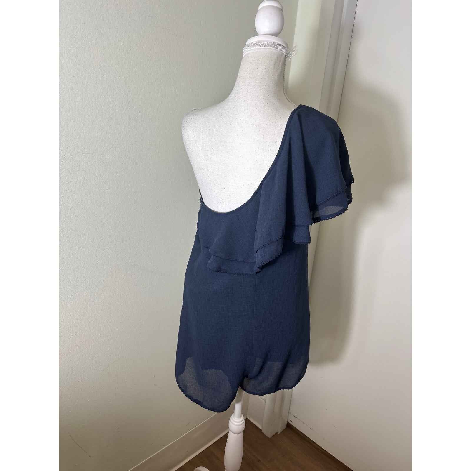 Honey Bella Navy One Shoulder Romper Sz L