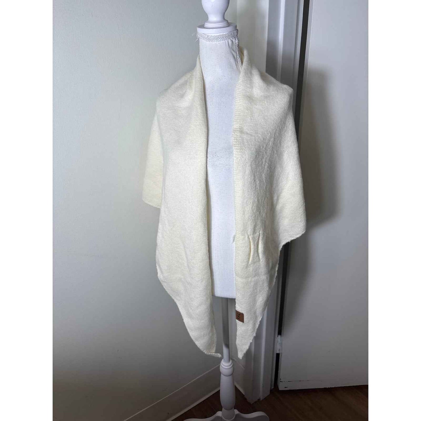 New In Bag TFC Off White Triangle Cozy Knit Shawl Wrap