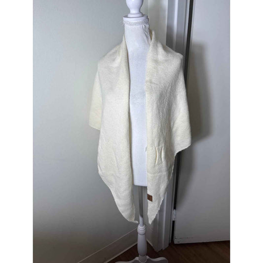 New In Bag TFC Off White Triangle Cozy Knit Shawl Wrap