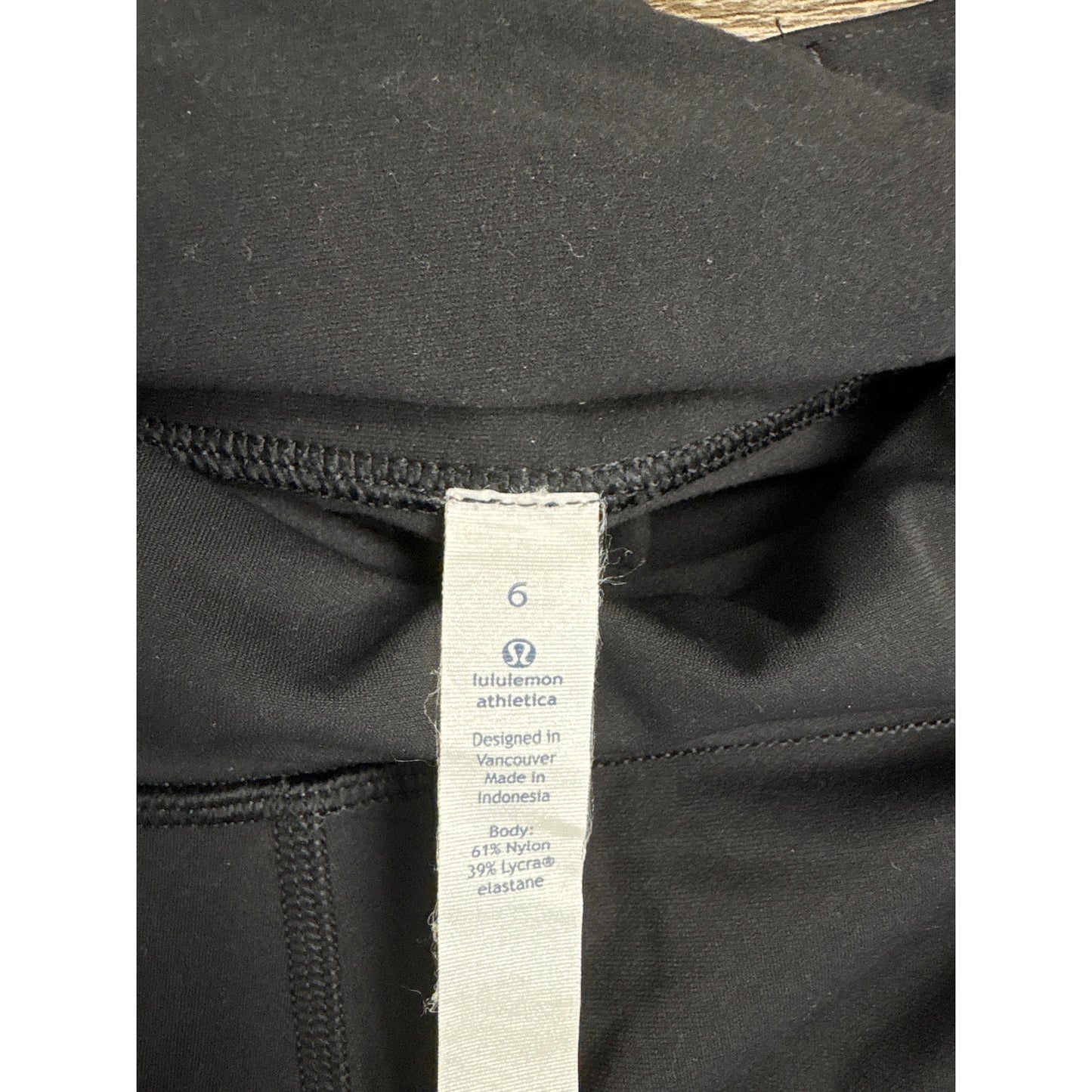 Lululemon Black Ankle Zip Athletic Leggings Sz 6