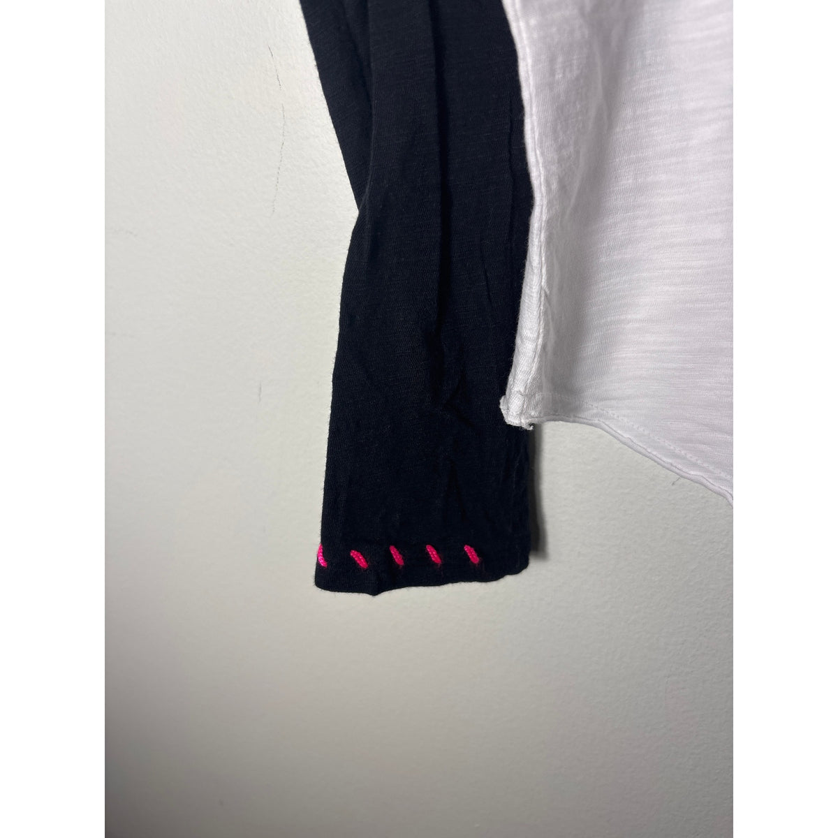 Lisa Todd White w Black Sleeve Tee Sz L