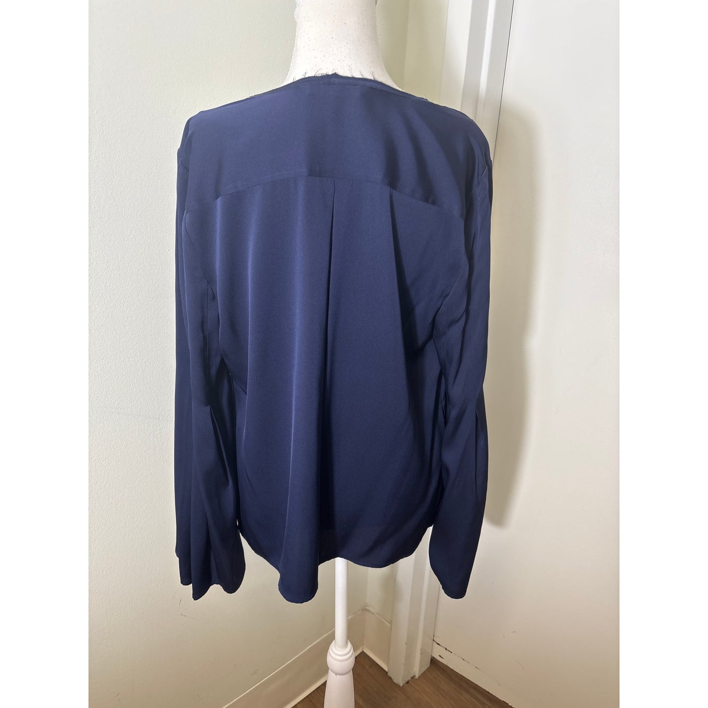 Trina Turk Navy V Neck Flowy Blouse Sz L