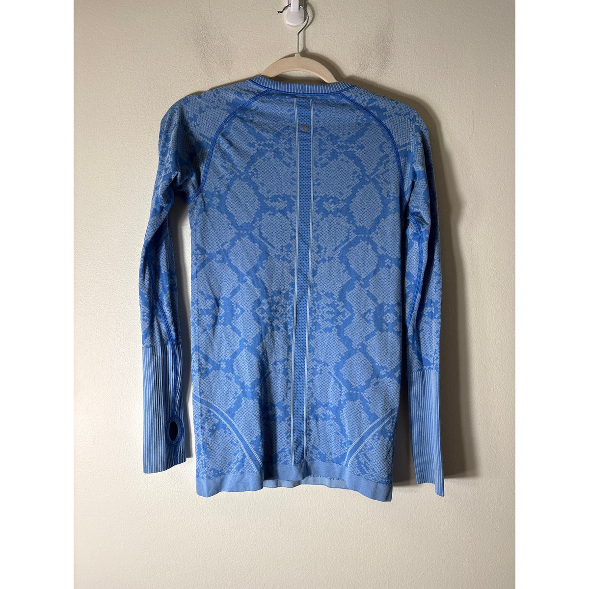 Lululemon Blue Long Sleeve Athletic Top sz 6