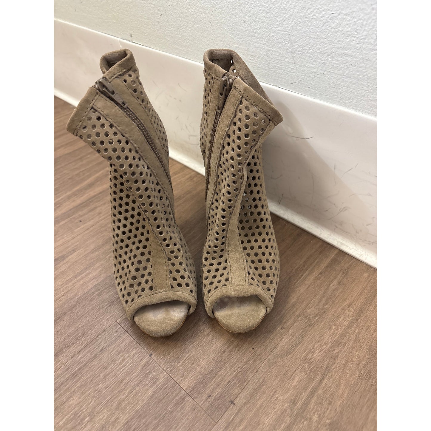 Pedro Garcia Tan Suede Laser But Mesh Zip Up Peep Toe Heel Sz 6
