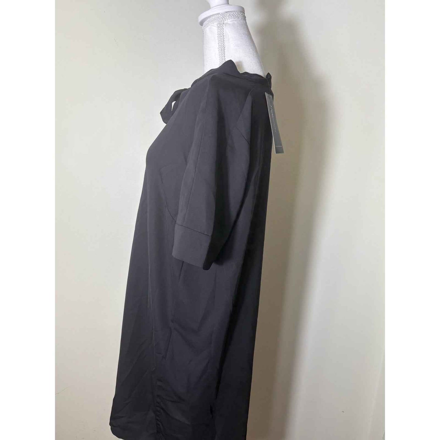 NWT BCBG Maxazria Black Short Sleeve Knee Length Shift Dress Sz M