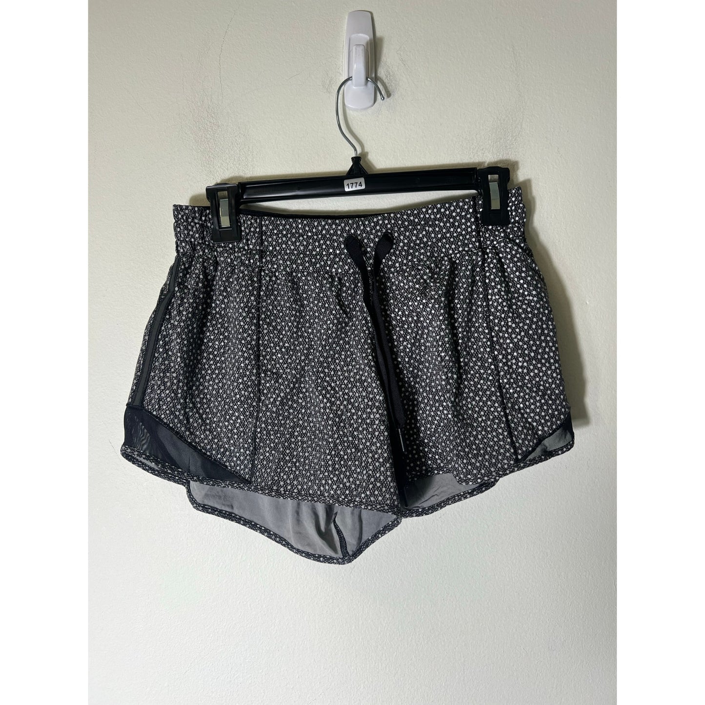 Lululemon Gray White Polka Dot Athletic Shorts Sz 8