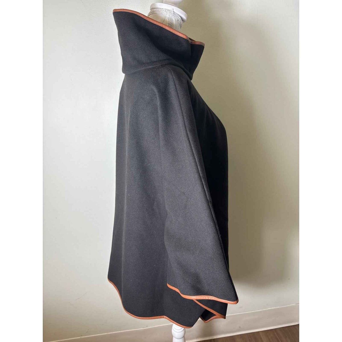 NWT Black With Brown Leather Trim Ponch Sz One Size