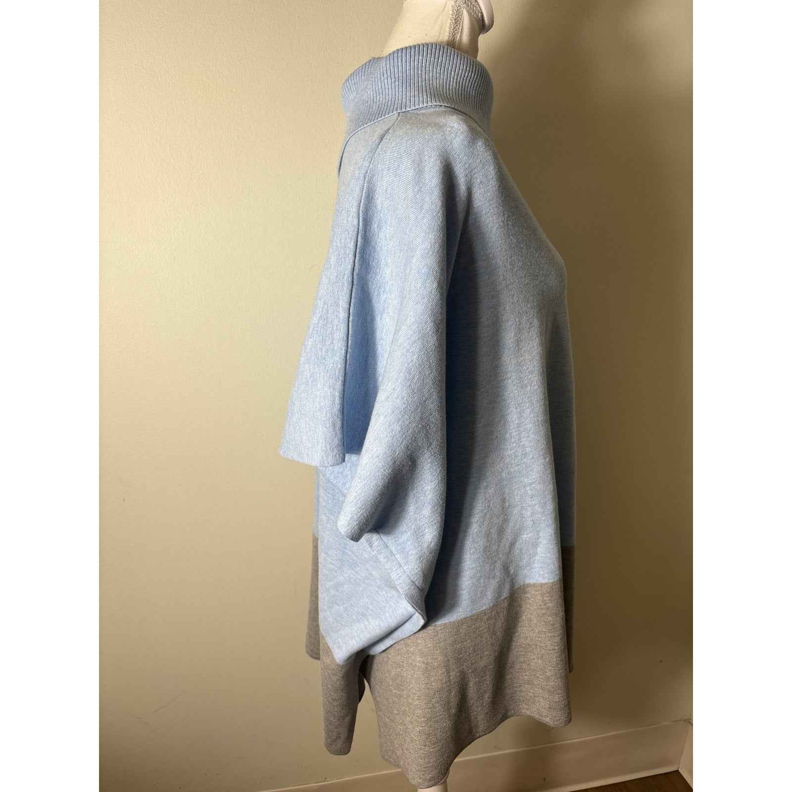 J'Envie New York Light Blue and Gray Color Block Knit Poncho Style Top Sz 1