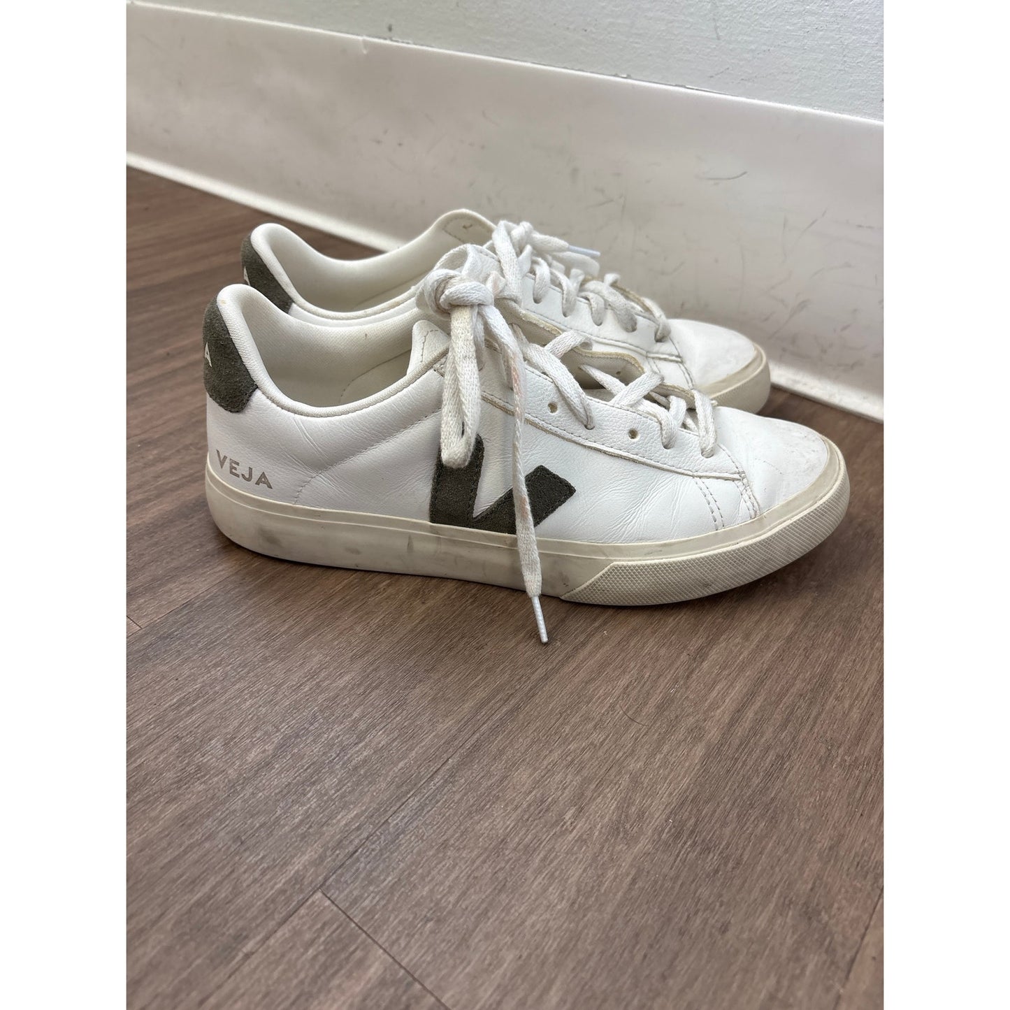 Veja White With Gray Suede Accent Tennis Shoes Sz 9.5