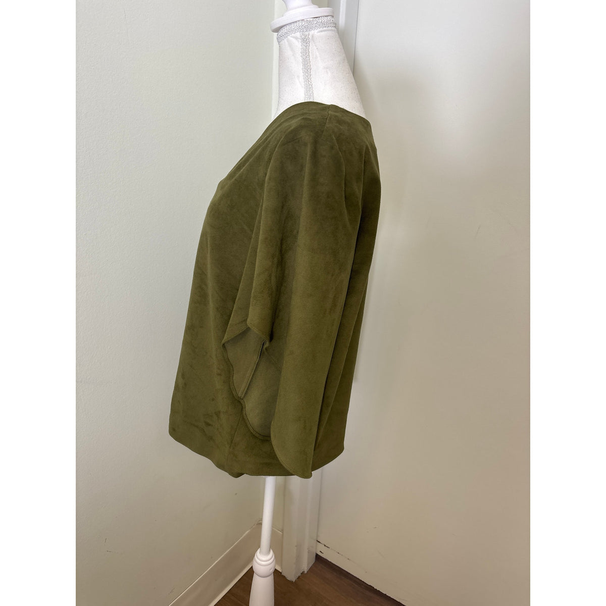 Anna Cate Army Green Faux Suede V Neck Half Sleeve Top Sz S