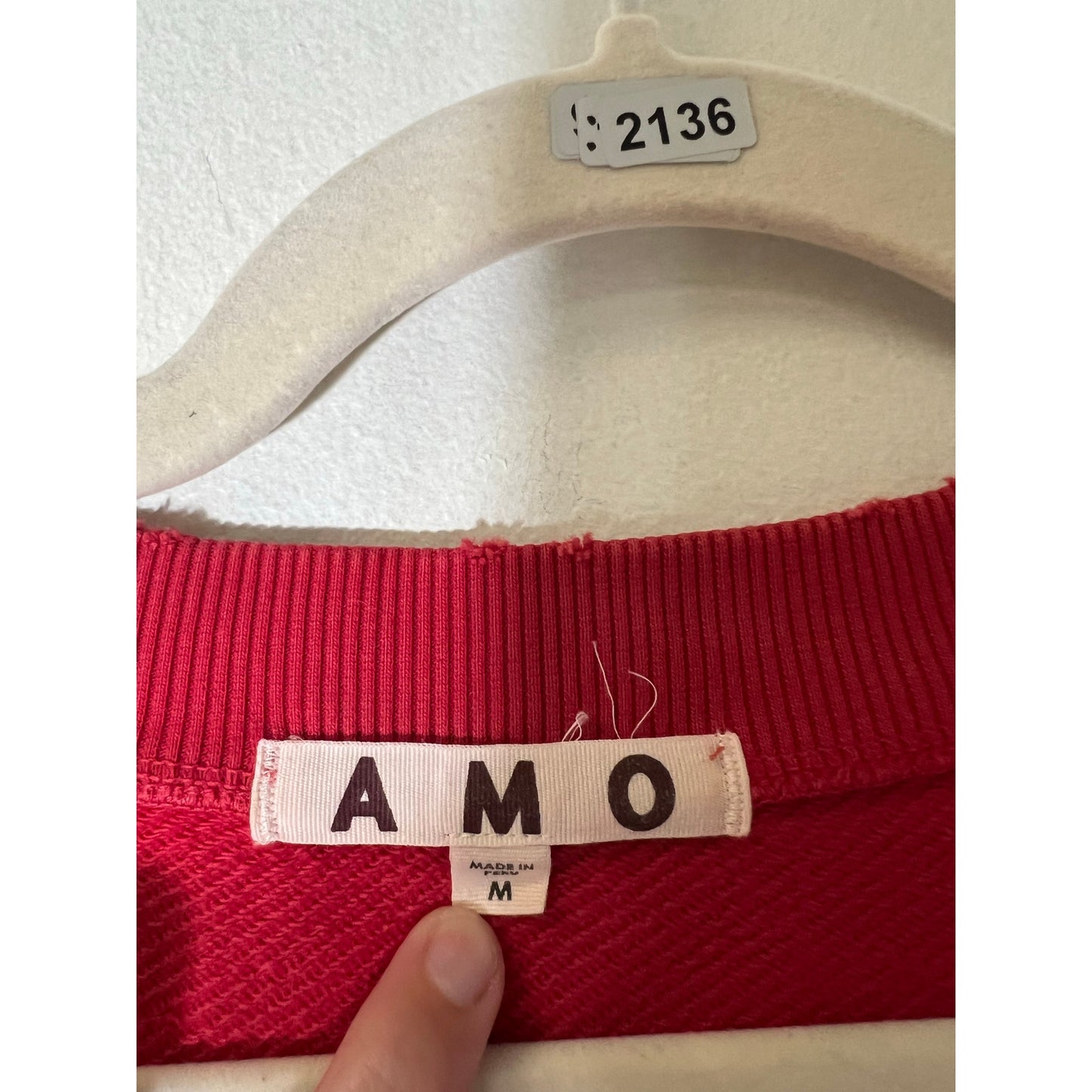 Amo Red Knit Distressed V-Neck Sleeveless Distressed Sweatshirt Sz M