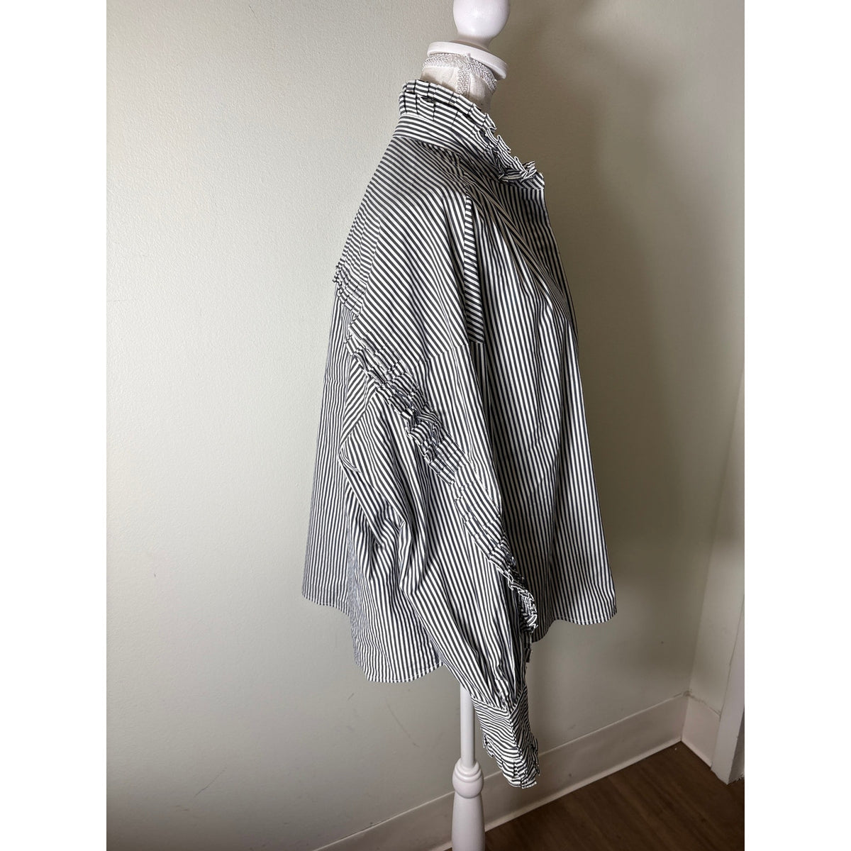 TG / The Garment Black and White Stripe Poplin Button Up Sz 8