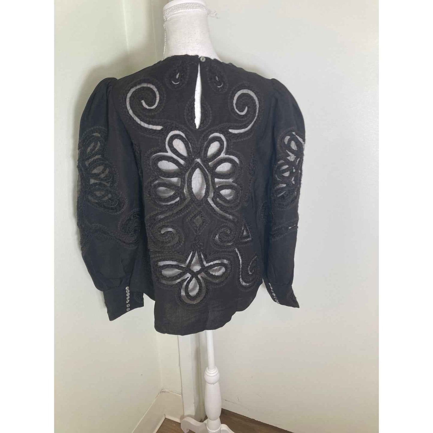 V.DE.Vinster Black Embroidered Top Sz s