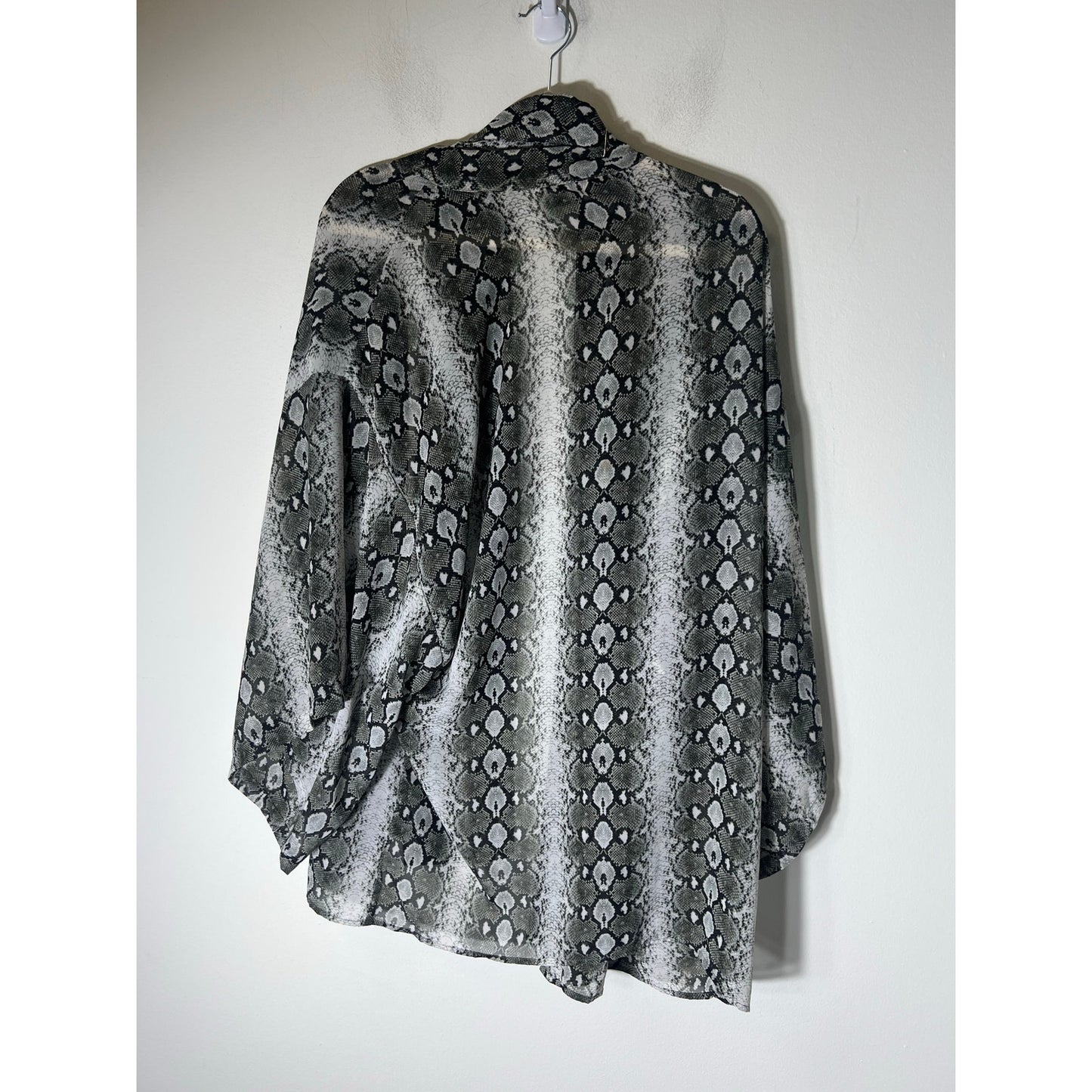 Show Me Your Mumu Gray Snakeskin Semi Sheer 3/4 Sleeve Sz M