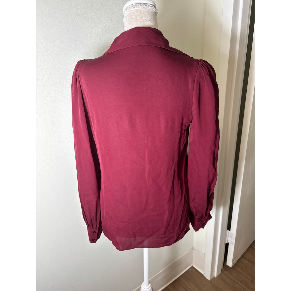 Elie Tahari Merlot Silk With Metal Beading/Chain Detail Blouse Sz XS