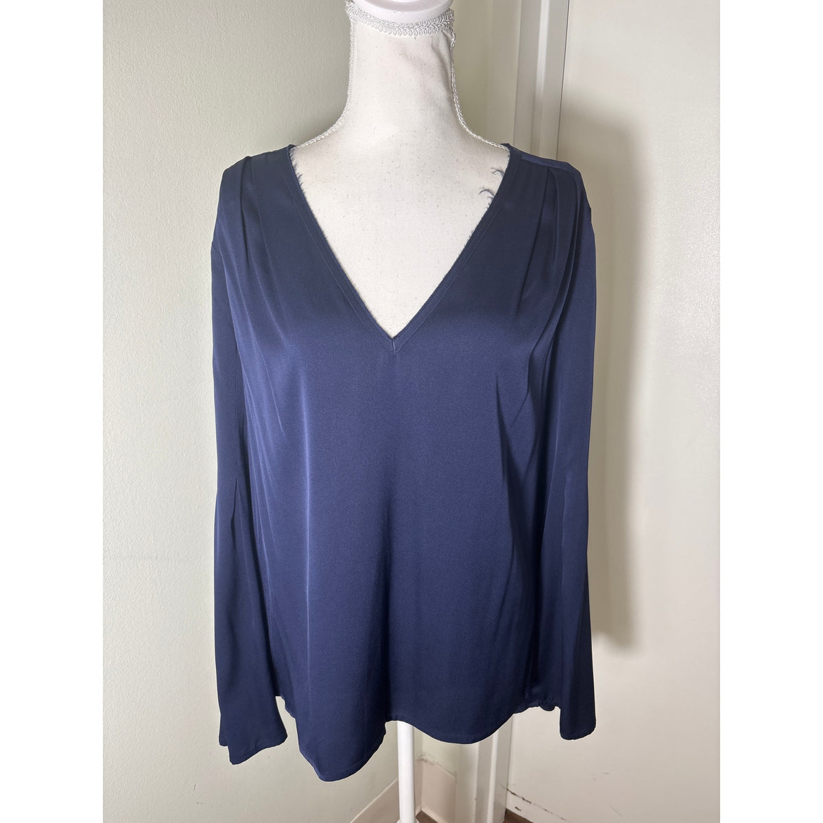 Trina Turk Navy V Neck Flowy Blouse Sz L
