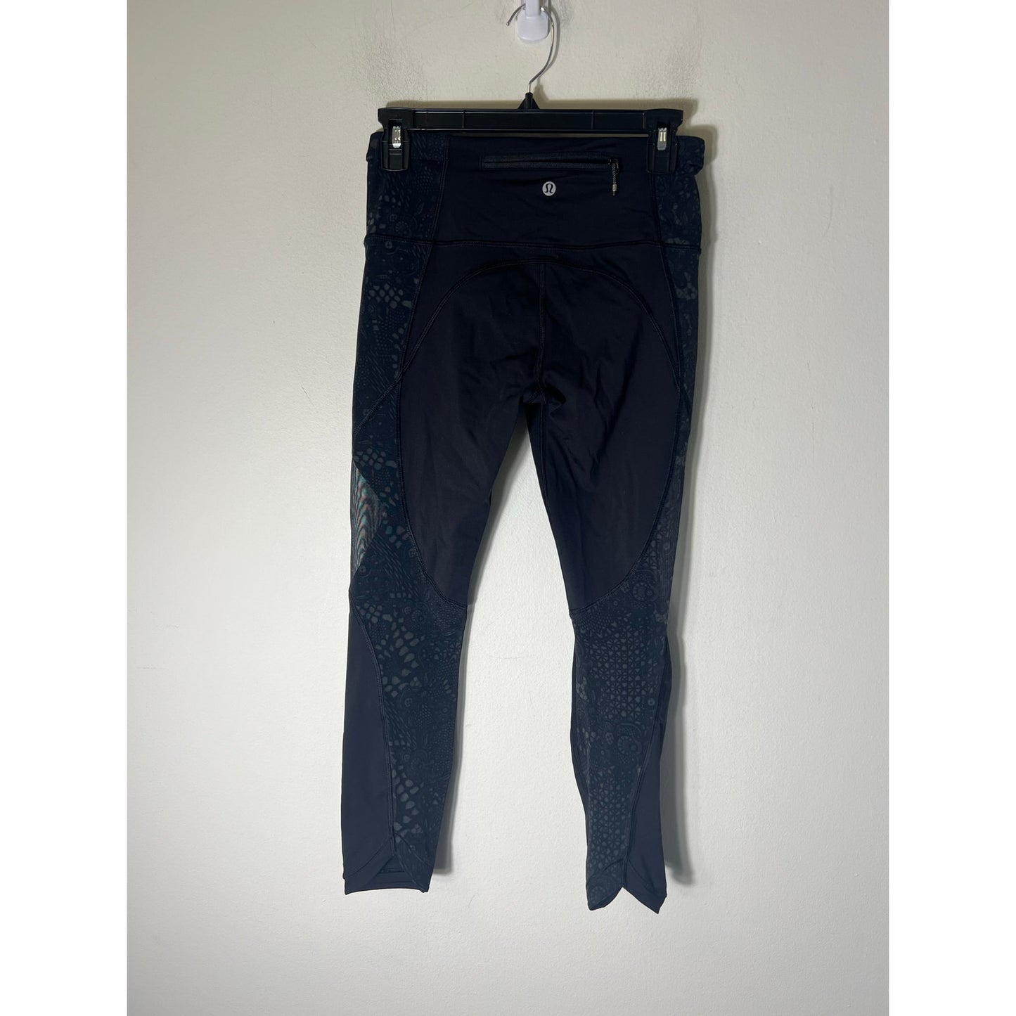 Lululemon black Ankle Athletic Cropped Leggings with Mesh Detailing Sz 6
