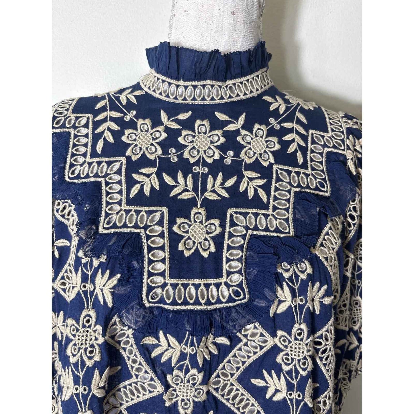 Sea NY Navy and Cream Eyelet Top Sz M