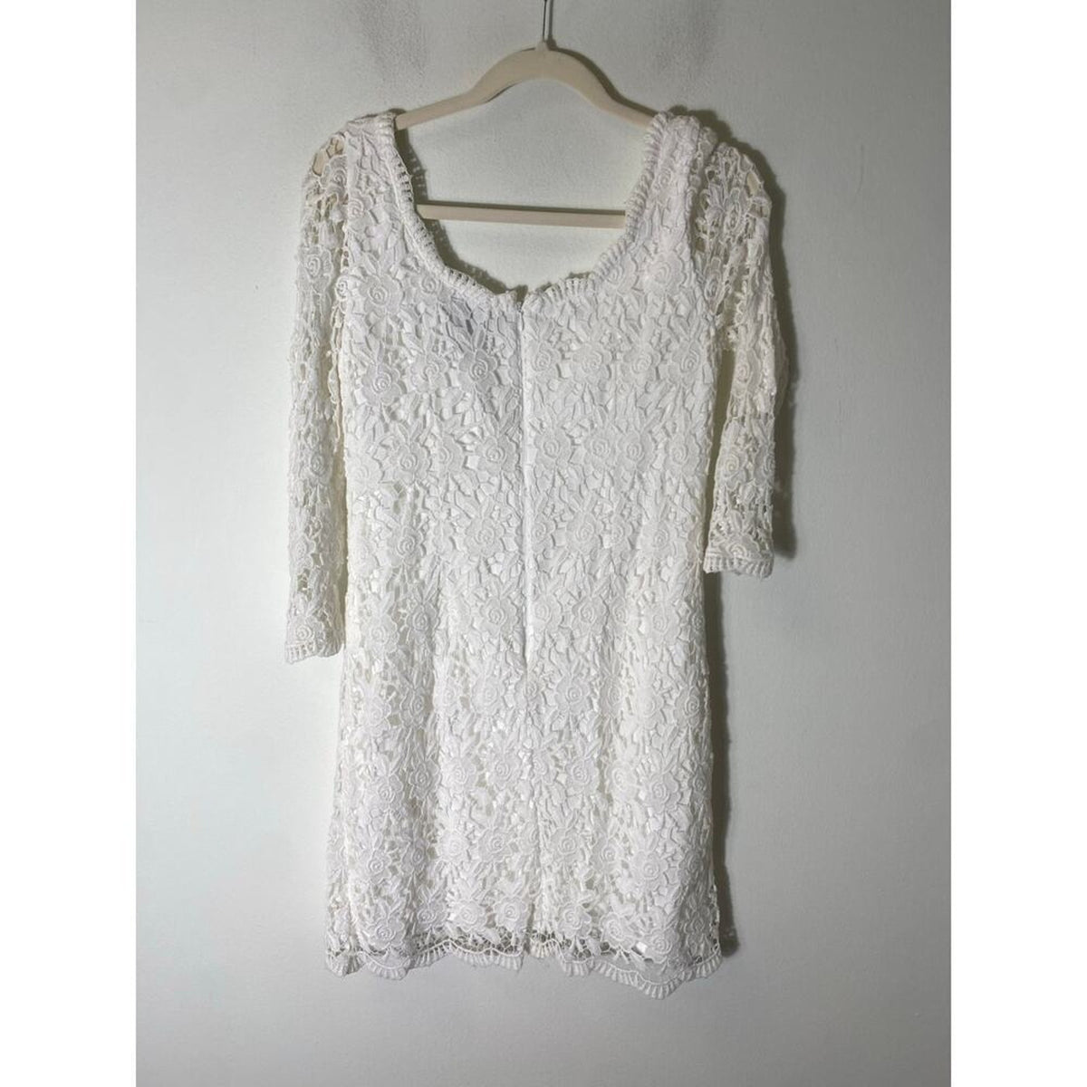 White House Black Market White Long Sleeve Dress Size 6