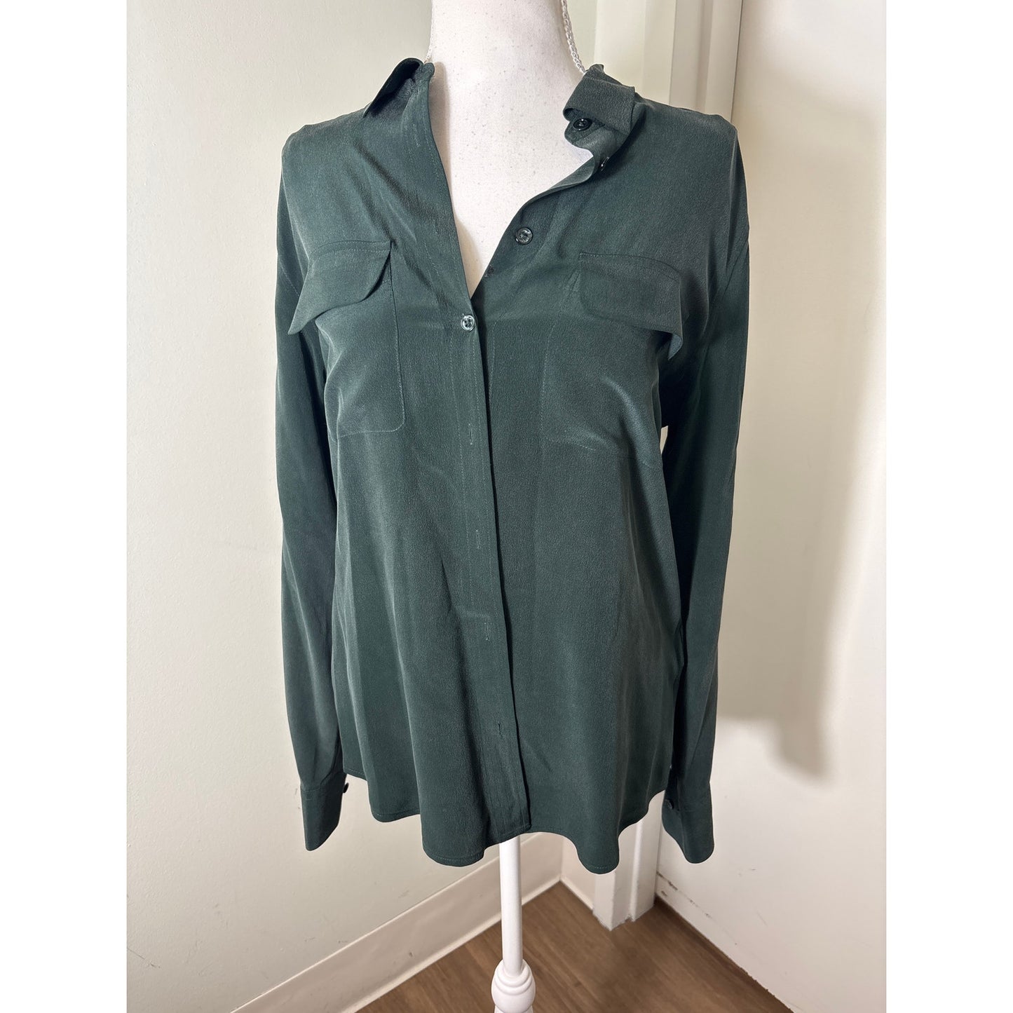 Equipment Femme Pine Green Long Sleeve Silk Button Up Shirt Sz M