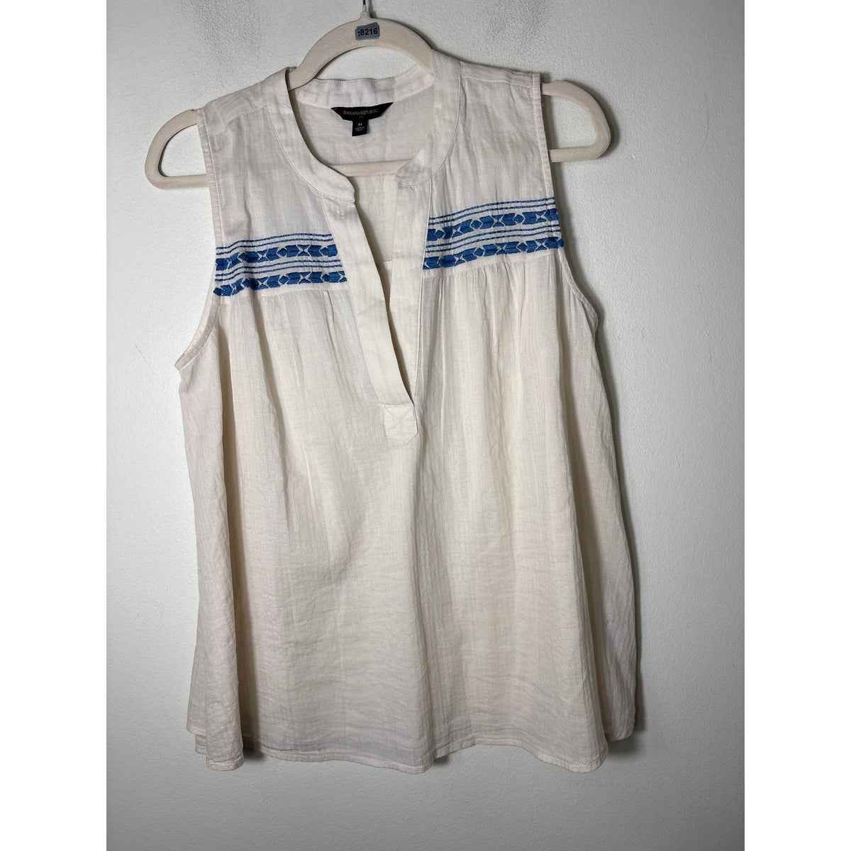 Banana Republic Cream With Blue Embroidery on Chest Sleeveless Top SZ M