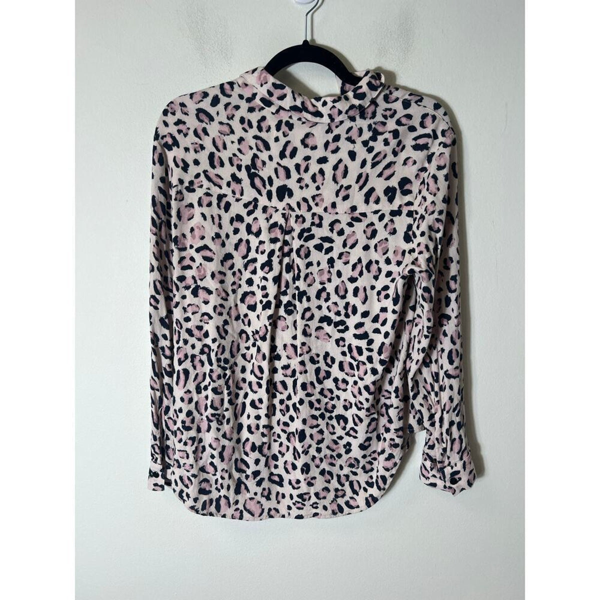 SVM & LAVI Cheetah Print Long Sleeve Top Size Small