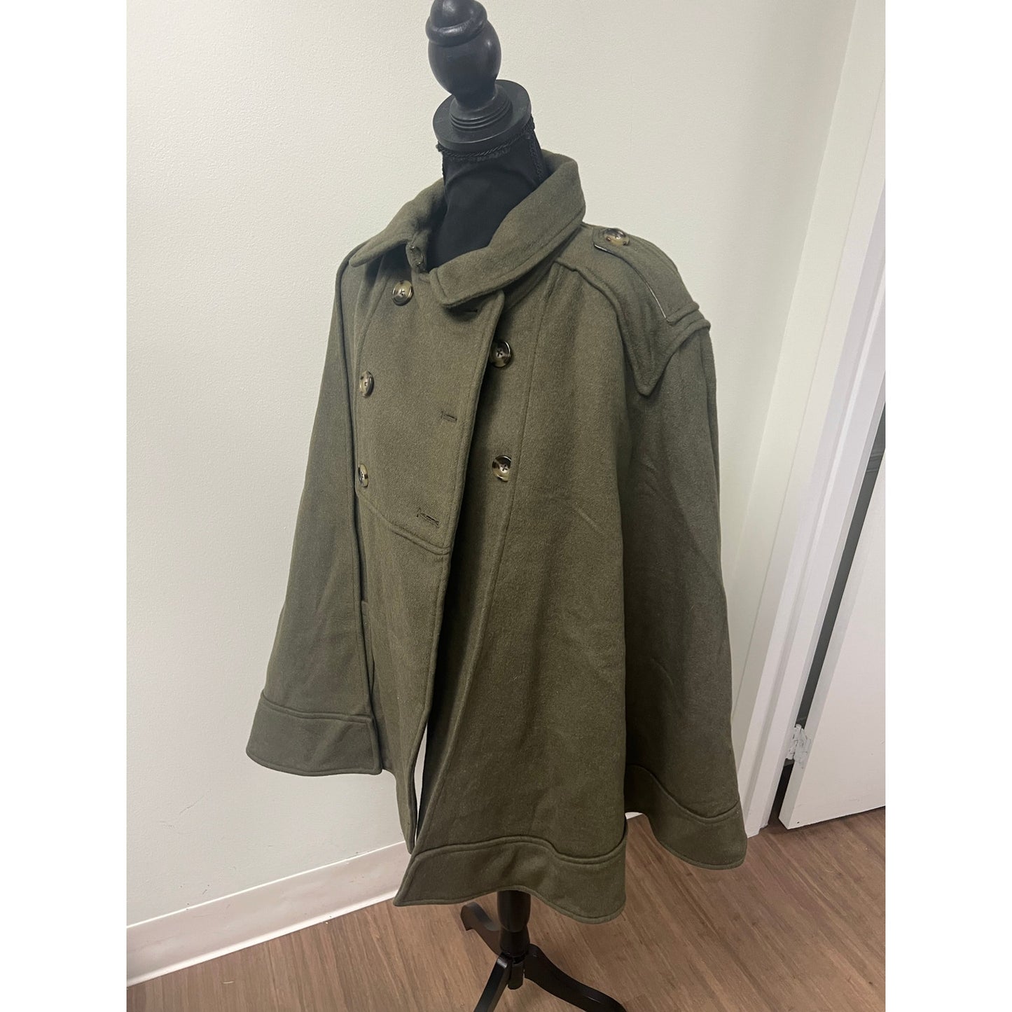 NWT Classic Prep Women's Riffle Green Victoria Cape Solid Sz L