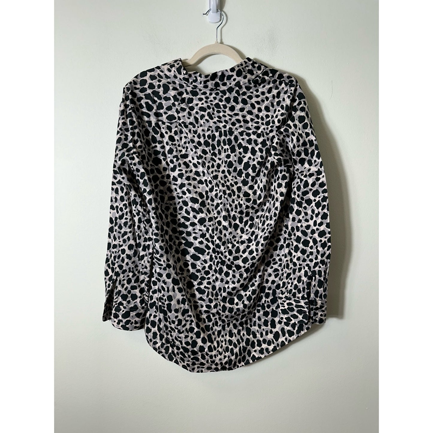Foxcroft White Black Gray Leopard Print Wrinkle Free Button Down Shirt Sz 12