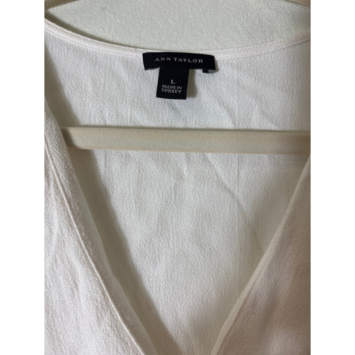 Ann Taylor White Sleeveless V-Neck Shirt Sz L