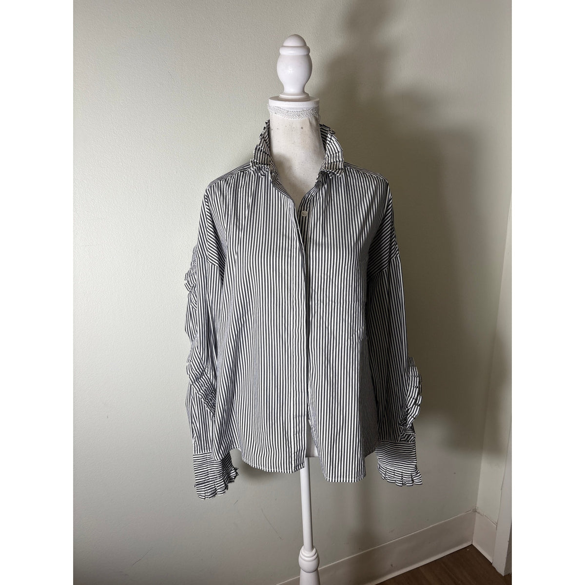 TG / The Garment Black and White Stripe Poplin Button Up Sz 8