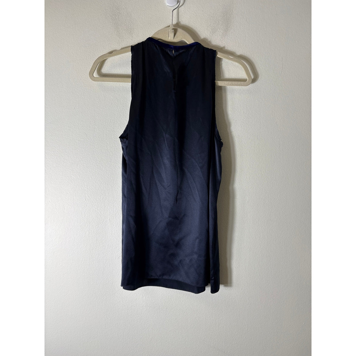 Tahari Navy and Black Feather Neckline Sleeveless Top Sz M