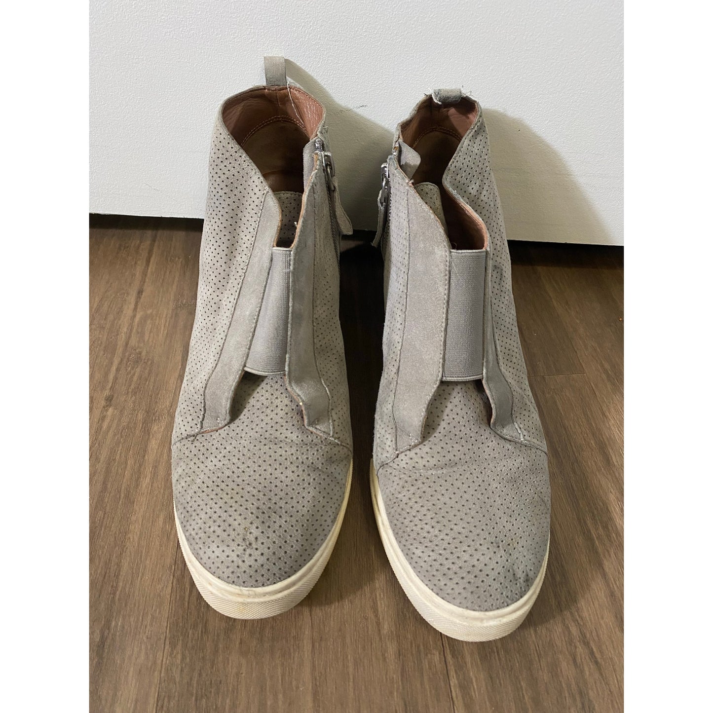 L. Paolo Gray Wedge Suede Bootie Sz 9.5